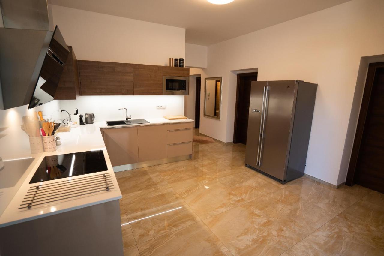 Black Field Apartment برنو المظهر الخارجي الصورة