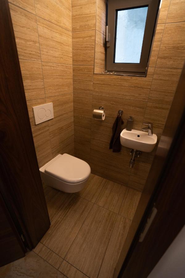 Black Field Apartment برنو المظهر الخارجي الصورة
